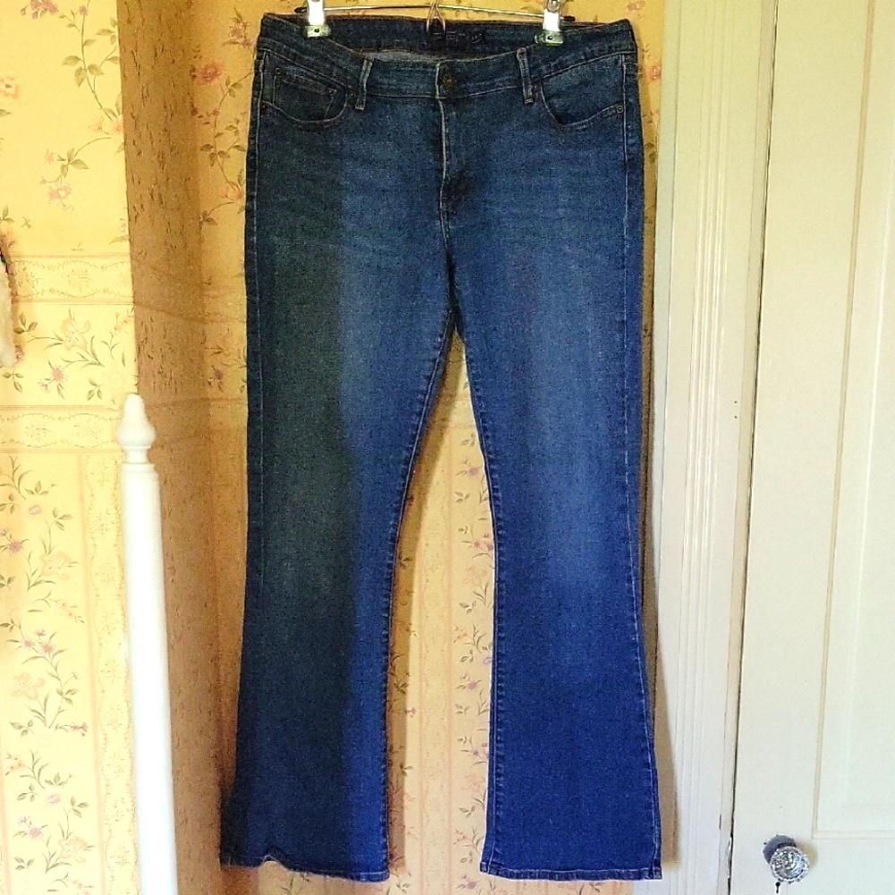 Women's Levi's Jeans